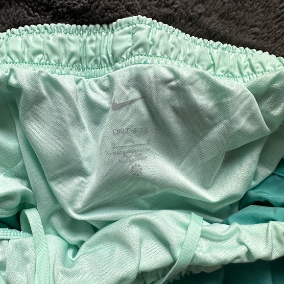 nike running shorts - Picture 2 of 3